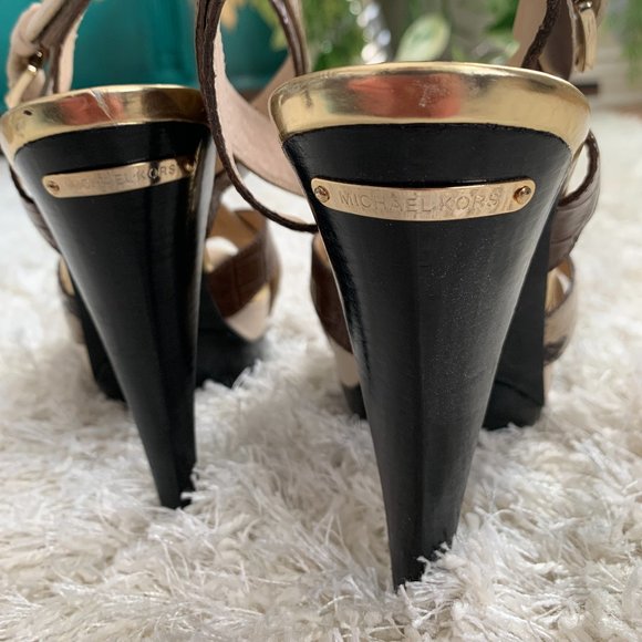 Michael Kors Plaftorm Heels, size 9 - Picture 6 of 11